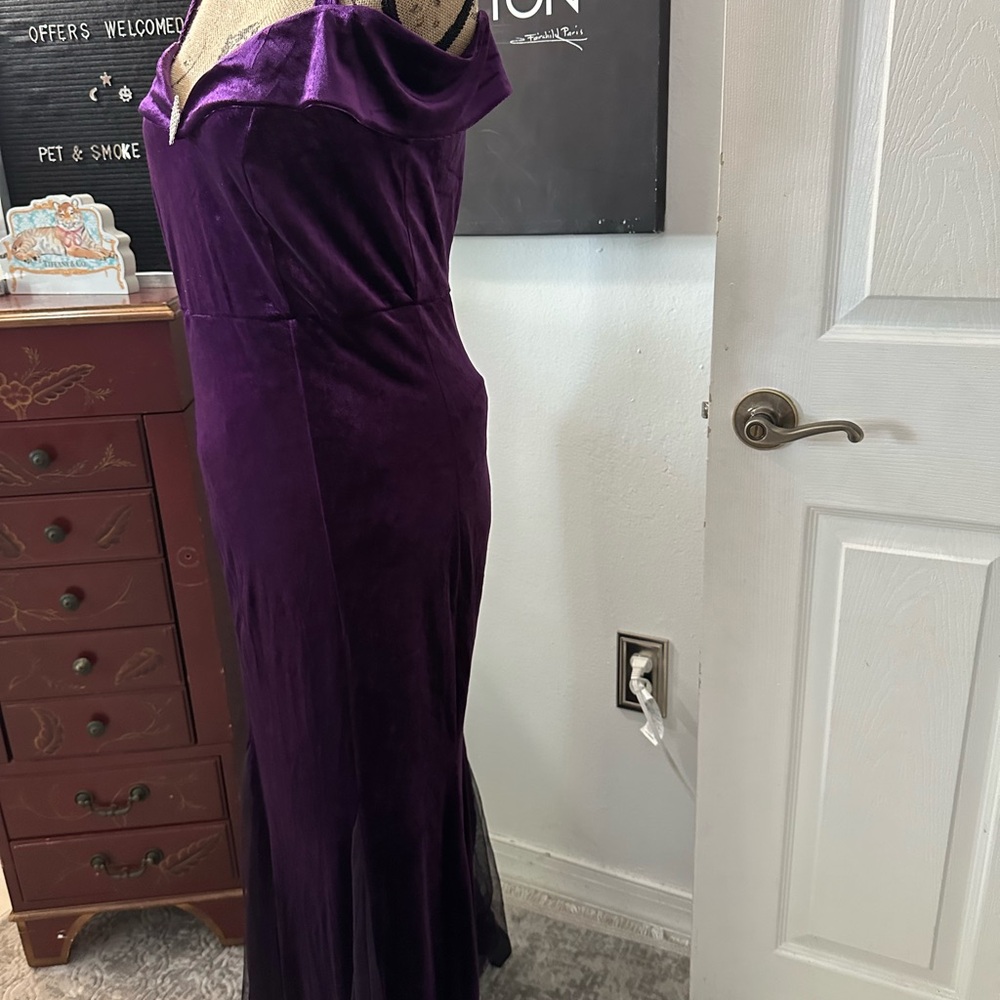 🆕Candalite Purple Velvet Gown - Picture 5 of 15
